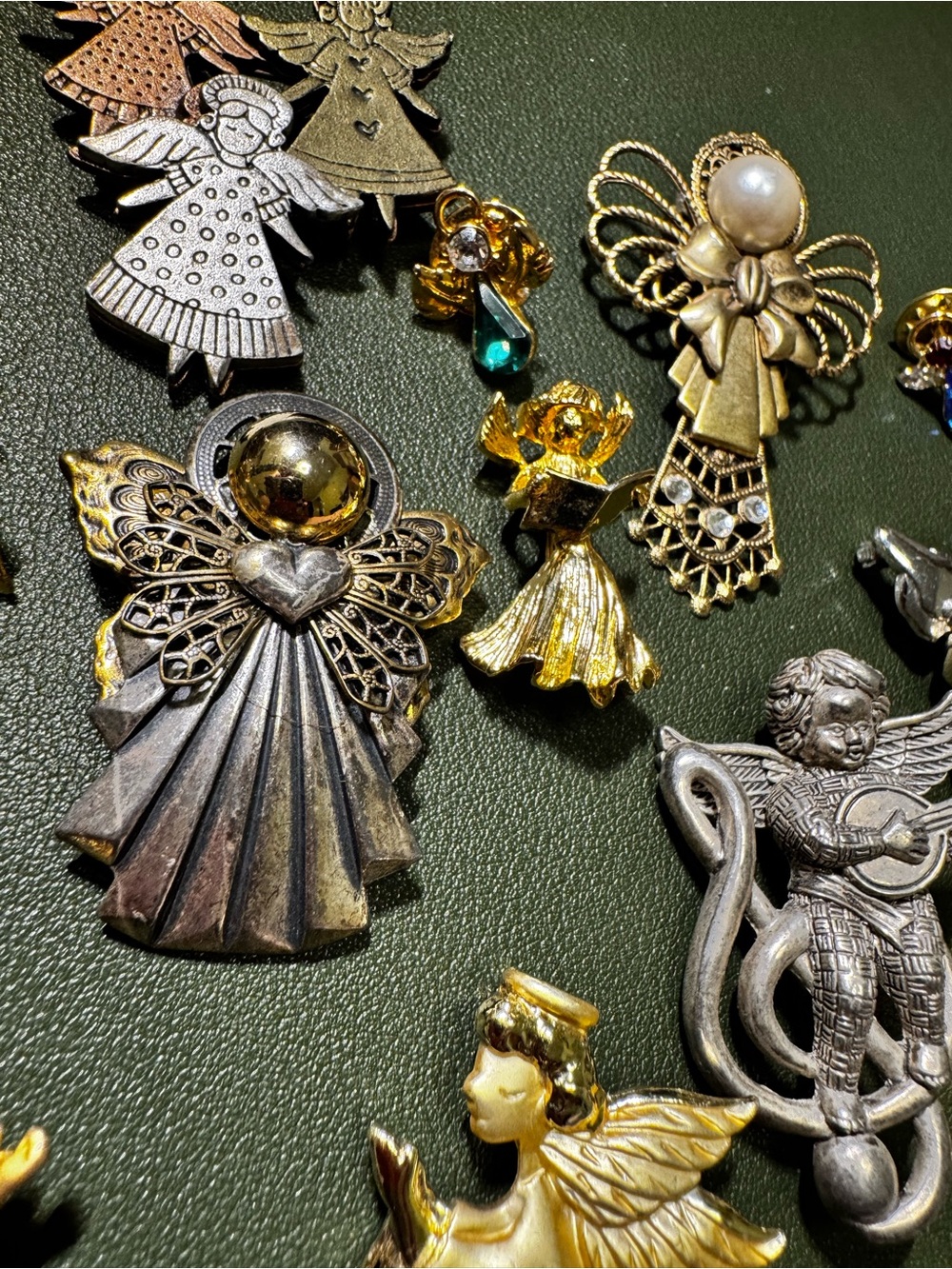 Vintage Angel Brooch & Pin Lot – Gold Tone, Silver Tone & Rhinestone Angels - Picture 9 of 10